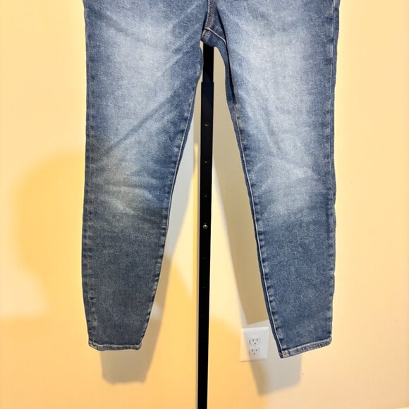 Good American Good Waist Skinny Jeans - Picture 9 of 13